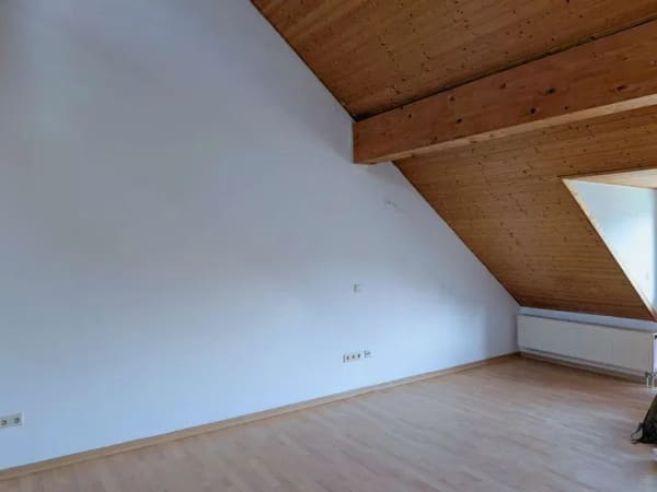 Immobilie in Rödersheim-Gronau - Maisonette mit Galerie: Heizung & Fassade neu, Stellplatz — Rödersheim-Gronau - Bild 3