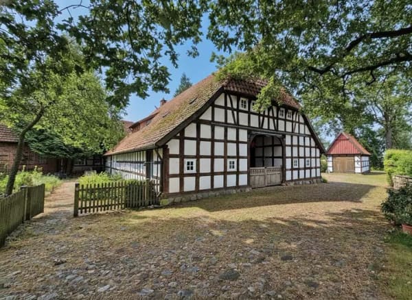 Immobilie in Diepenau - Historisches Landhaus mit Charme, Großzügigkeit und herrlichem Gartenerlebnis - Diepenau - Bild 1