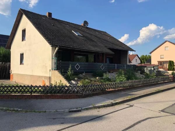Immobilie in Teublitz - Großzügiges Einfamilienhaus in Teublitz/Saltendorf -  mit 3 Garagen & großem Grundstück - Bild 0