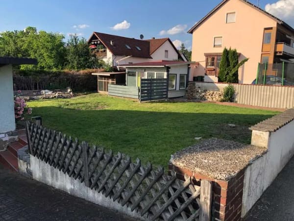Immobilie in Teublitz - Großzügiges Einfamilienhaus in Teublitz/Saltendorf -  mit 3 Garagen & großem Grundstück - Bild 1
