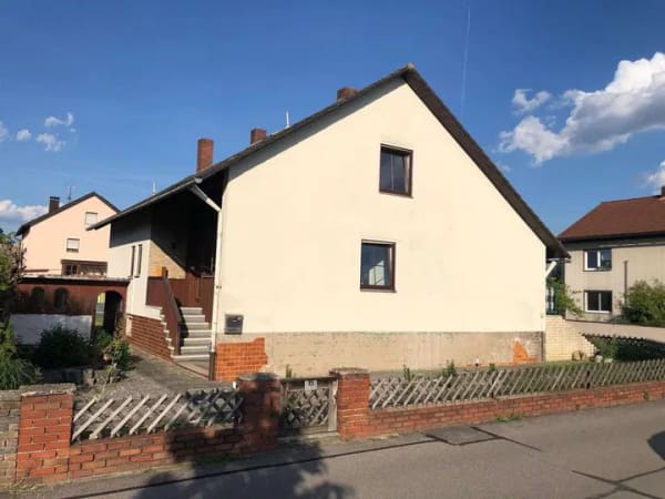 Immobilie in Teublitz - Großzügiges Einfamilienhaus in Teublitz/Saltendorf -  mit 3 Garagen & großem Grundstück - Bild 3