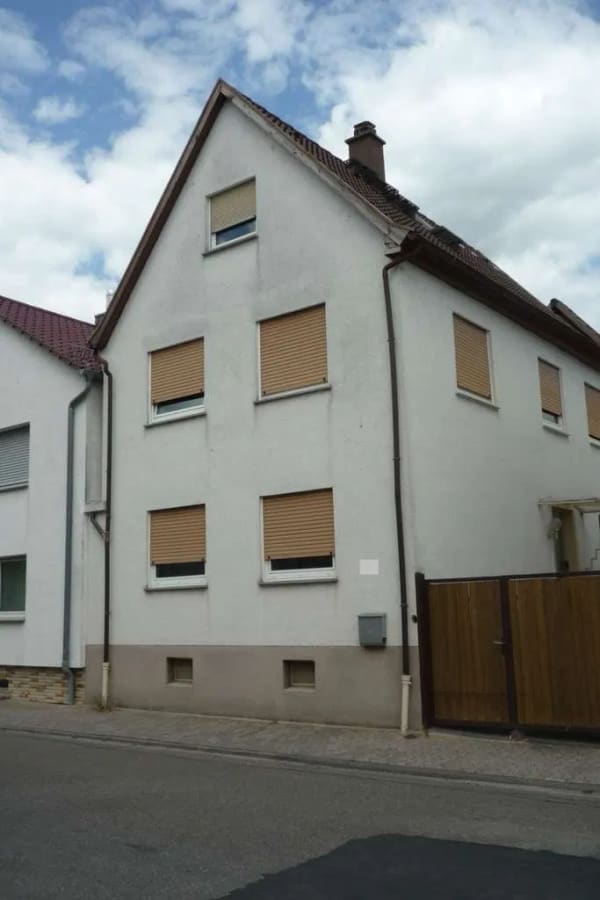 Immobilie in Riedstadt - Handwerker aufgepasst! Riedstadt-Wolfskehlen: **Freistehendes Einfamilienhaus mit kleiner Scheune** - Bild 1