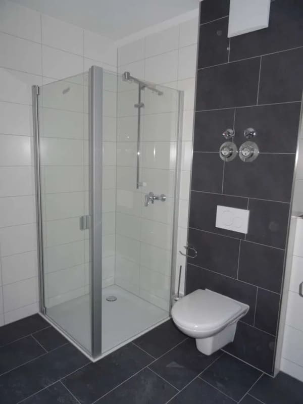 Immobilie in Isen - Provisionsfrei: Dachgeschosswohnung mit großer Loggia im Zentrum von Isen - Bild 1
