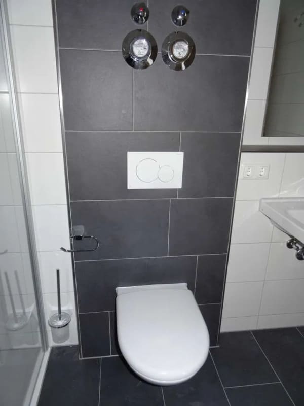 Immobilie in Isen - Provisionsfrei: Dachgeschosswohnung mit großer Loggia im Zentrum von Isen - Bild 2