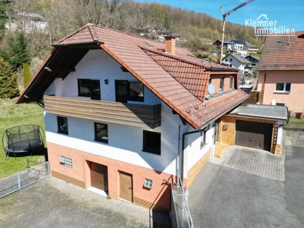 Immobilie in Flörsbachtal - Vielseitig nutzbares Wohnhaus mit großem Potenzial – Wohnen und Arbeiten unter einem Dach - Bild 1