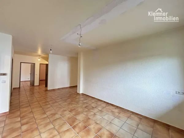 Immobilie in Flörsbachtal - Vielseitig nutzbares Wohnhaus mit großem Potenzial – Wohnen und Arbeiten unter einem Dach - Bild 3