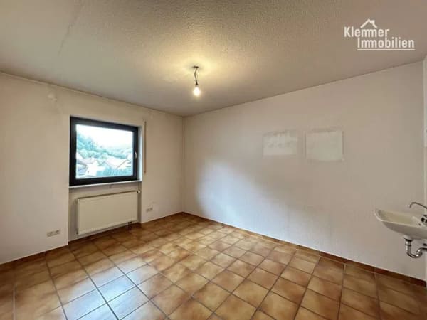 Immobilie in Flörsbachtal - Vielseitig nutzbares Wohnhaus mit großem Potenzial – Wohnen und Arbeiten unter einem Dach - Bild 4
