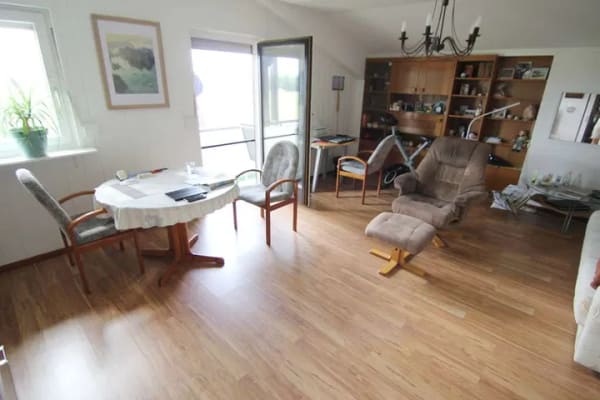 Immobilie in Kirchham - Exklusive Dachgeschosswohnung mit traumhaftem Weitblick – Wohnen über den Dächern von Kirchham! - Bild 1