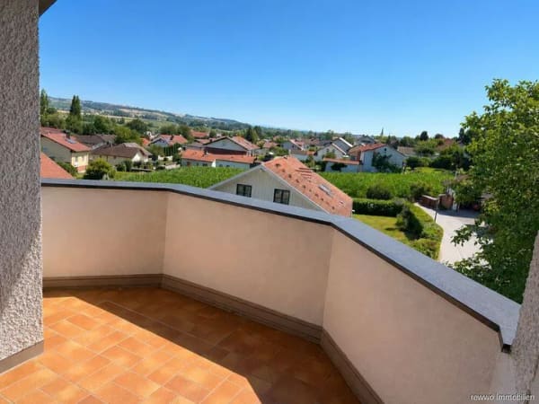 Immobilie in Bayerbach - Charmante 2-Zimmer-Dachgeschosswohnung mit Balkon und Weitblick - Bild 4