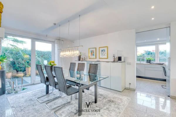 Immobilie in Wolfschlugen - Ein Zuhause der Extraklasse - großzügige Architektur und exklusiver Wohnkomfort - Bild 4