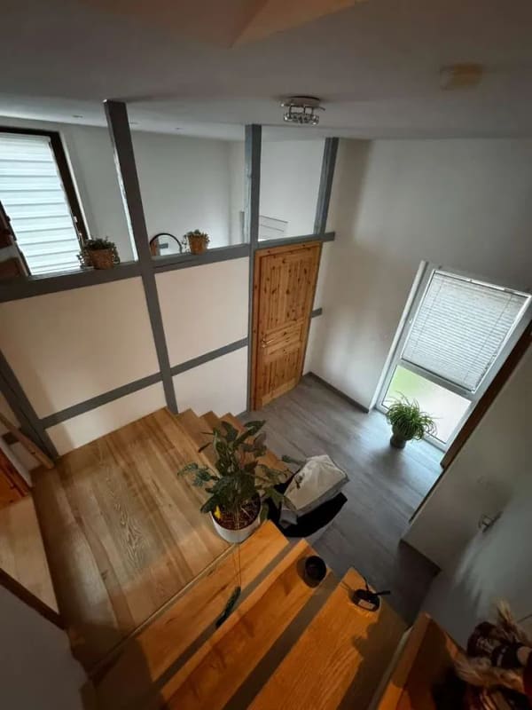 Immobilie in Waltershausen - Liebevoll renoviertes Wohlfühl-Einfamilienhaus u. a. mit Halle/Werkstatt u. schönem Gartengrundstück - Bild 2