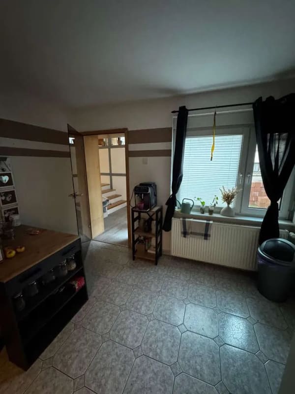 Immobilie in Waltershausen - Liebevoll renoviertes Wohlfühl-Einfamilienhaus u. a. mit Halle/Werkstatt u. schönem Gartengrundstück - Bild 4