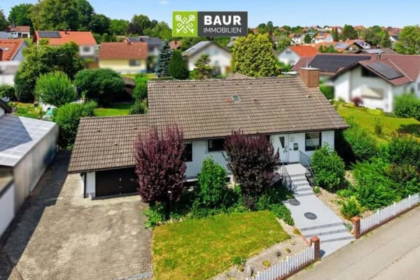 Immobilie in Dietenheim - Winkelbungalow mit großem Garten auf Erbbaugrundstück – Wohnen auf einer Ebene mit Potenzial! - Bild 1