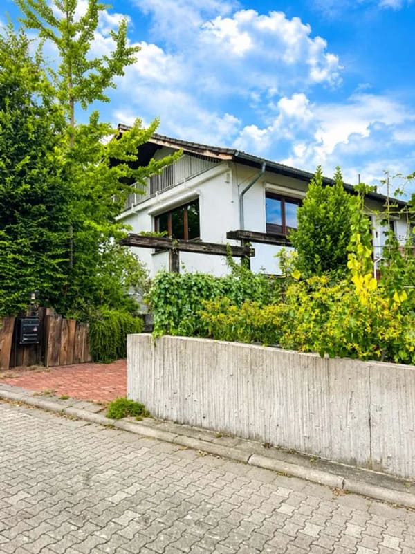 Immobilie in Gau-Bischofsheim - ImmobilienPunkt***EIN ZUHAUSE MIT WEITBLICK - MODERNISIERTES EINFAMILIENHAUS IN TRAUMHAFTER HANGLAGE - Bild 0