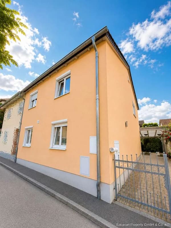 Immobilie in Straubing - Charmantes Mehrfamilienhaus mit drei Wohneinheiten in zentraler Lage von Straubing - Bild 1