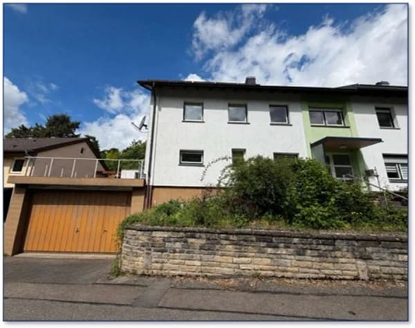 Immobilie in Neckarzimmern - Solide Doppelhaushälfte mit Garage, Terrassen und vielseitigem Ausbaupotenzial in Neckarzimmern - Bild 0