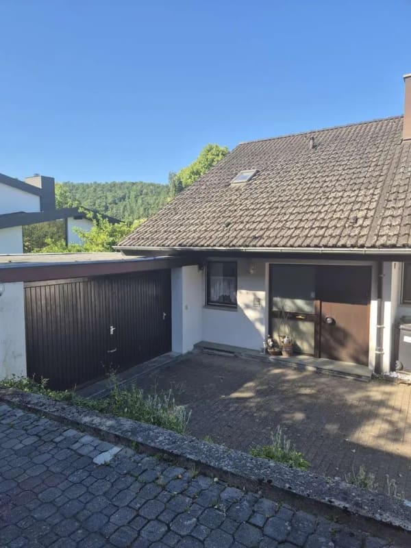 Immobilie in Weißbach - Freistehendes Einfamilienhaus mit Einliegerwohnung und großem Garten - Bild 1