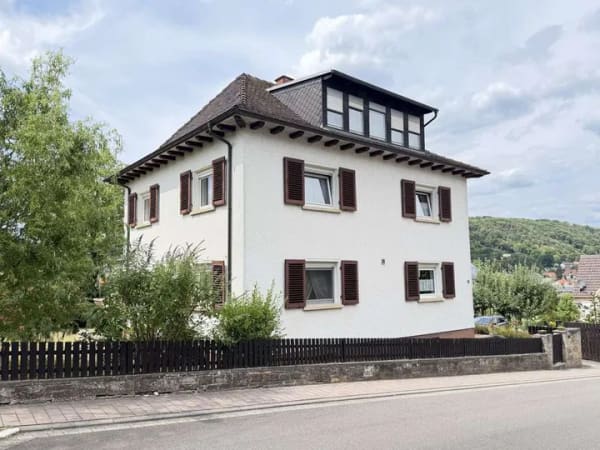 Immobilie in Bad Bergzabern - Stattliches Wohnhaus mit Garten-nähe Schul- und Sportzentrum-viel Platz für die Familie - Bild 0