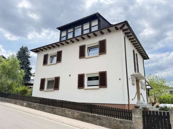 Immobilie in Bad Bergzabern - Stattliches Wohnhaus mit Garten-nähe Schul- und Sportzentrum-viel Platz für die Familie - Bild 1