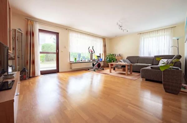 Immobilie in Leingarten - Gepflegte 3-Zimmer-Erdgeschosswohnung in Leingarten mit Südterrasse und Tiefgarage - Bild 2