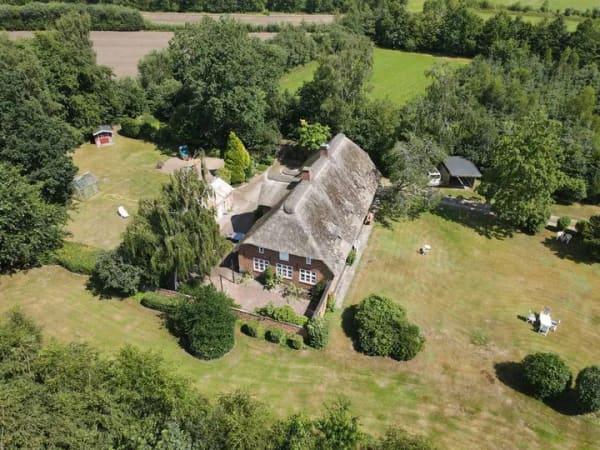 Immobilie in Enge-Sande - Charaktervolles Reetdachhaus mit über 17.000 qm Land in Enge-Sande (Schardebüll) - Bild 2