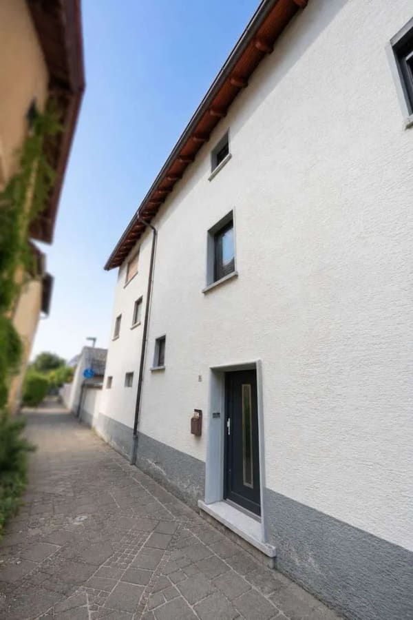 Immobilie in Angelbachtal - Modernisiertes Einfamilienhaus mit zwei Garagen, zwei Balkonen und umfangreichen Sanierungsmaßnahmen - Bild 0