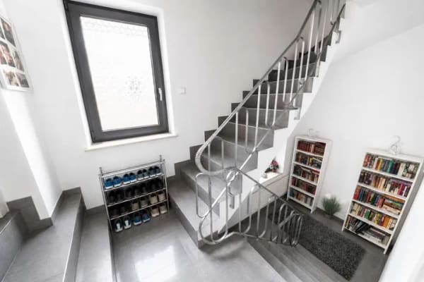 Immobilie in Angelbachtal - Modernisiertes Einfamilienhaus mit zwei Garagen, zwei Balkonen und umfangreichen Sanierungsmaßnahmen - Bild 1