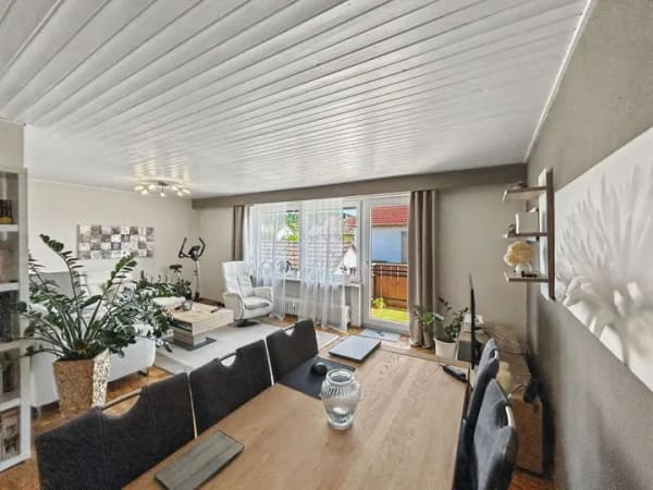 Immobilie in Neusitz - Neusitz - Attraktives Dreifamilienhaus mit großem Garten, Doppelgarage und moderner Wärmepumpe - Bild 3
