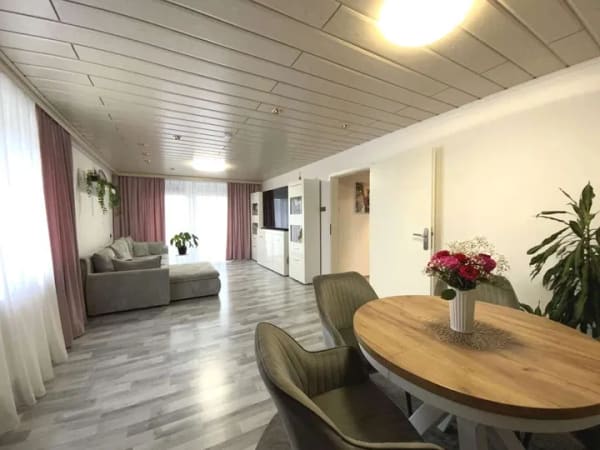 Immobilie in Schwarzhofen - gepflegte 5-Zimmer-Wohnung - Bild 1