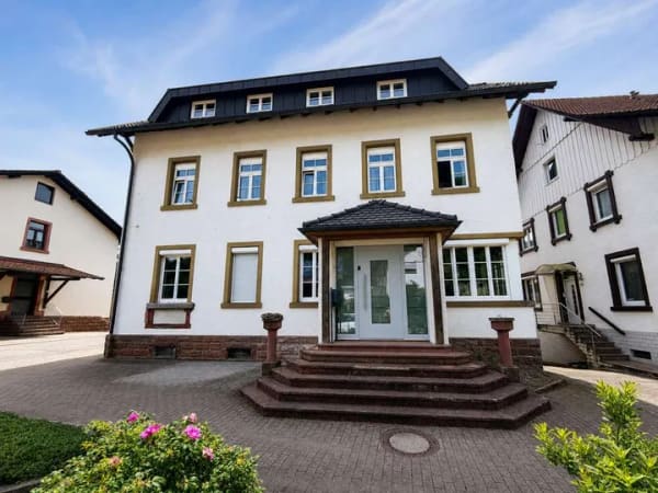 Immobilie in Nordrach - Großzügiges Mehrfamilienhaus mit Gästezimmerbereich, Garten und Nebengebäude in Nordrach - Bild 0