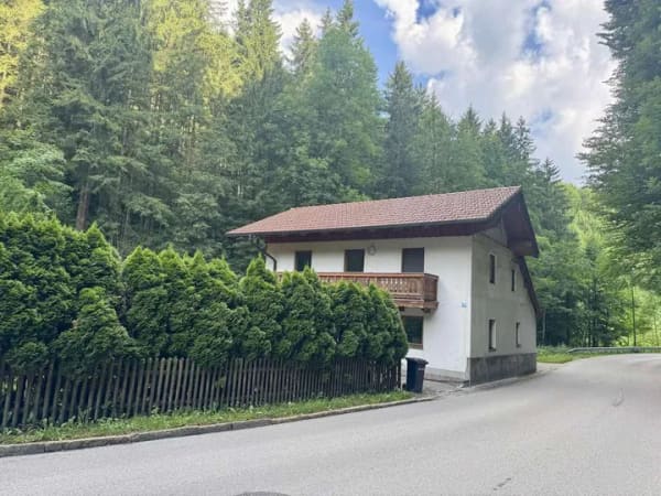 Immobilie in Inzell - Charmantes Häuschen mit Bachlauf und Garten in Inzell - wartet auf liebvolle Hände  - Bild 2