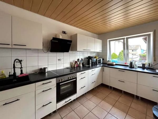 Immobilie in Leimersheim - Solide Doppelhaushälfte mit vier Zimmern, Garten und Garage - Bild 2