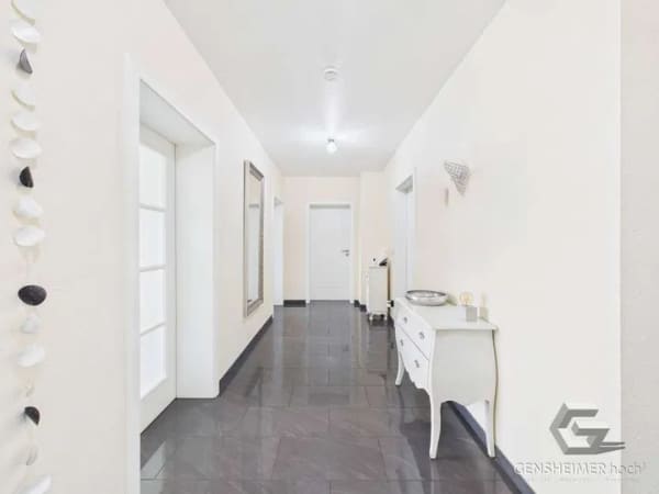 Immobilie in Jockgrim - Modernisierte 4-Zimmer-Wohnung mit Balkon, Garage und Gartenblick - Bild 2