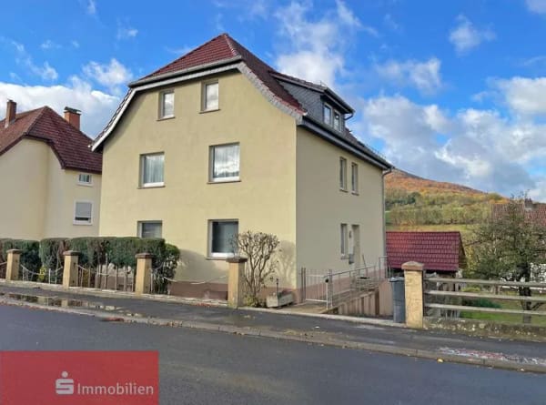 Immobilie in Tann - Ein-/Zweifamilienhaus  - Charmanter Klassiker mit Potenzial & Weitblick - Bild 0
