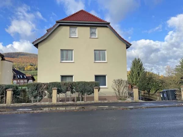 Immobilie in Tann - Ein-/Zweifamilienhaus  - Charmanter Klassiker mit Potenzial & Weitblick - Bild 2