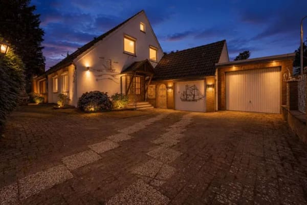 Immobilie in Ritterhude - 1-2-Familienhaus mit 2 Garagen und Wintergarten in Ritterhude-Ihlpohl - Bild 1