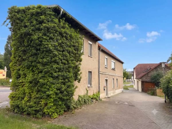 Immobilie in Kabelsketal - Viel Platz, viele Möglichkeiten – für Käufer mit Ideen statt Gartenwunsch - Bild 1
