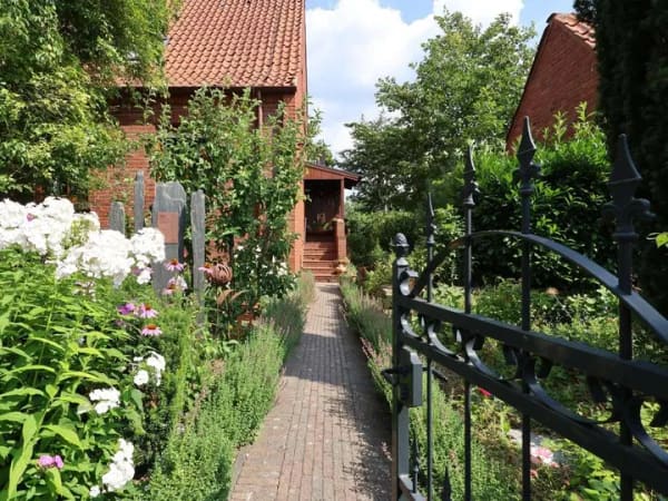 Immobilie in Twist - Modernisiertes Reihenendhaus mit Sauna, Kamin & eigenem Garten-Paradies - Bild 2