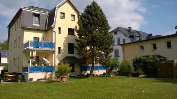 Immobilie in Limbach-Oberfrohna - Profitables Mehrfamilienhaus + kleines Einfamilienhaus in attraktiver Lage - Bild 1