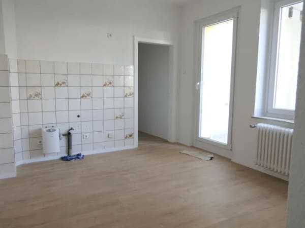 Immobilie in Solingen - 4-Familienhaus mit Großraumgarage und Pkw-Stellplätzen in der Solinger City - Bild 2
