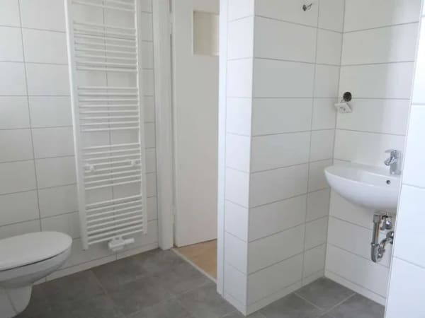 Immobilie in Solingen - 4-Familienhaus mit Großraumgarage und Pkw-Stellplätzen in der Solinger City - Bild 3