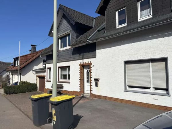 Immobilie in Kirchhundem - renovierungsbedürftiges Einfamilenhaus zu verkaufen - Bild 0