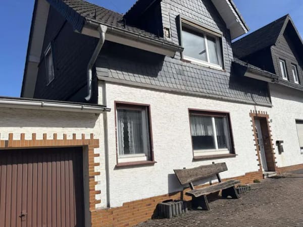 Immobilie in Kirchhundem - renovierungsbedürftiges Einfamilenhaus zu verkaufen - Bild 1
