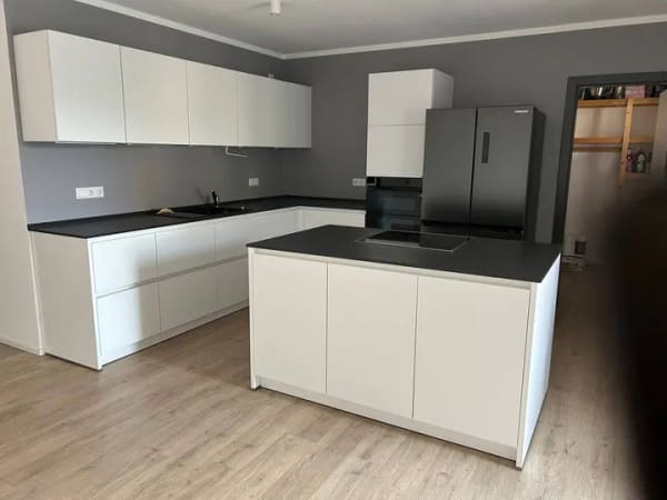 Immobilie in Seukendorf - Moderne stilvolle Wohnung passend für jede Lebenslage in Seukendorf mit Kücheninsel, 2 TG Stellplätzen-alles inklusive - Bild 0