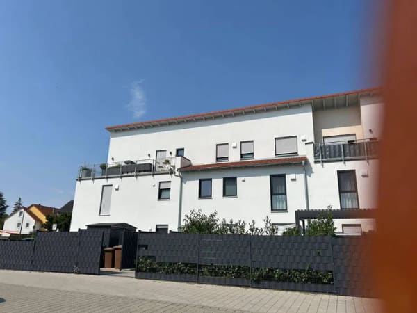 Immobilie in Seukendorf - Moderne stilvolle Wohnung passend für jede Lebenslage in Seukendorf mit Kücheninsel, 2 TG Stellplätzen-alles inklusive - Bild 2