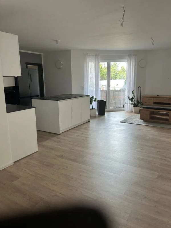 Immobilie in Seukendorf - Moderne stilvolle Wohnung passend für jede Lebenslage in Seukendorf mit Kücheninsel, 2 TG Stellplätzen-alles inklusive - Bild 3