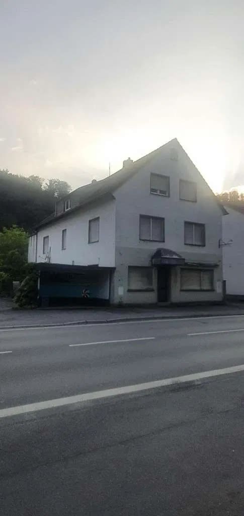 Immobilie in Werdohl - Mehrfamilienhaus mit Gewerbeeinheit in Bestlage   Terasse/Garage/Freiflächen usw... auf Hauptstrasse - Bild 1