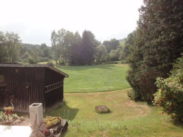 Immobilie in Waldkirchen - Großzügiges Zweifamilienhaus mit traumhaftem Garten bis zum Osterbach – Wohnen im Grünen bei Waldkirchen - Bild 2