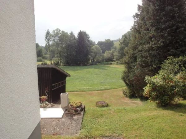 Immobilie in Waldkirchen - Großzügiges Zweifamilienhaus mit traumhaftem Garten bis zum Osterbach – Wohnen im Grünen bei Waldkirchen - Bild 3