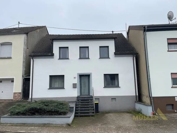 Immobilie in Ensdorf/Saar - Schickes Einfamilienhaus mit 6 ZKB und Garten zu verkaufen - Bild 1